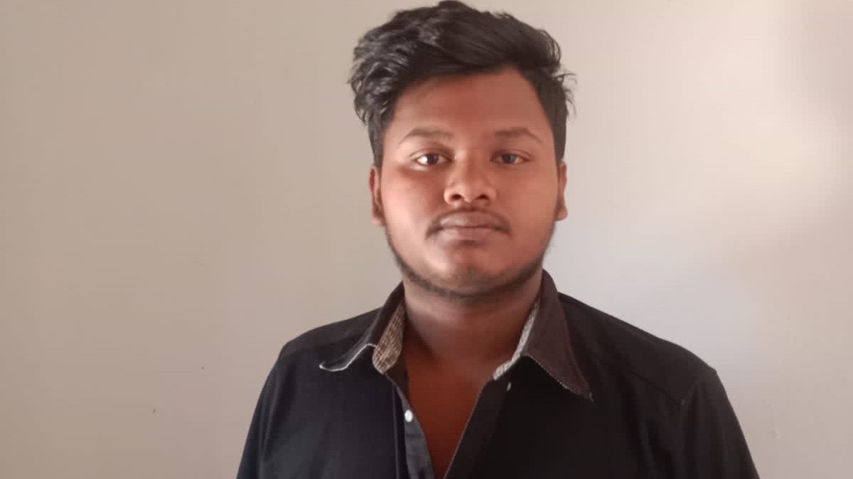 শ্রীমঙ্গল রেলস্টেশনে টিকিট কালোবাজারির অভিযোগে যুবক গ্রেপ্তার