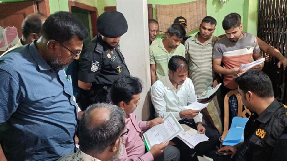 কলারোয়ায় সার-কীটনাশক কারখানায় অভিযান, ৫০ হাজার টাকা জরিমানা