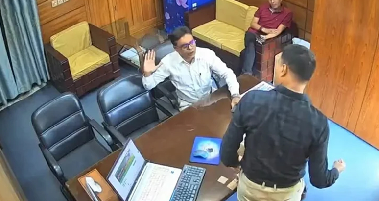 এক থাপ্পড়ে ঠিক করে দেব