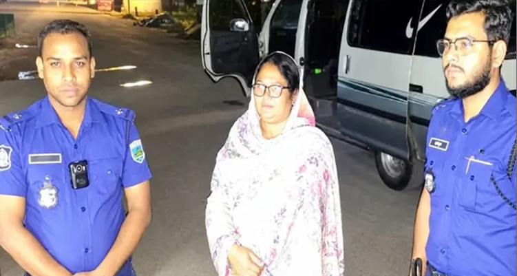 ভারতে যাওয়ার সময় যুব মহিলা লীগ নেত্রী আটক