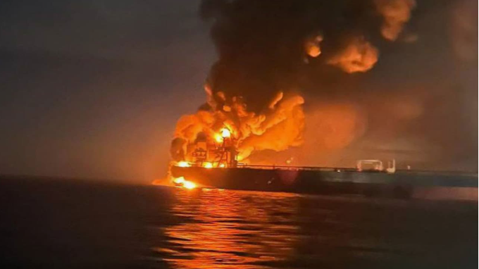 হরমুজ প্রণালীতে এক রাতে ৭ ট্যাংকারে হামলা ইরানের