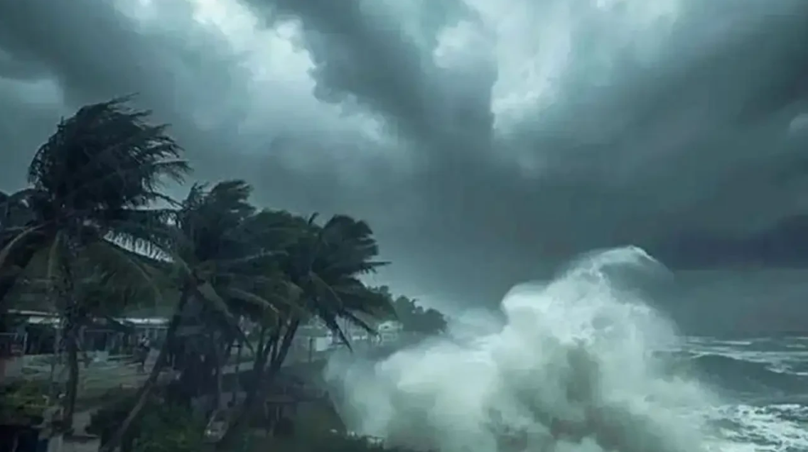 যেসব জেলায় ৬০ কিমি বেগে ঝড়ের শঙ্কা