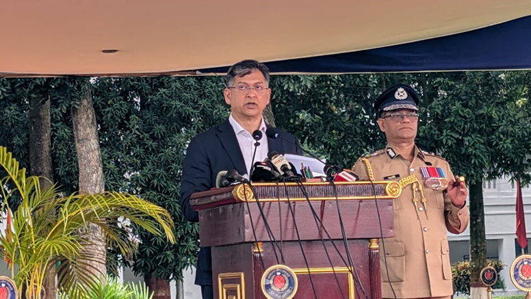 পেশাগত জীবনে বৈষম্য চর্চা করবেন না: নবীন পুলিশ কর্মকর্তাদের স্বরাষ্ট্রমন্ত্রী
