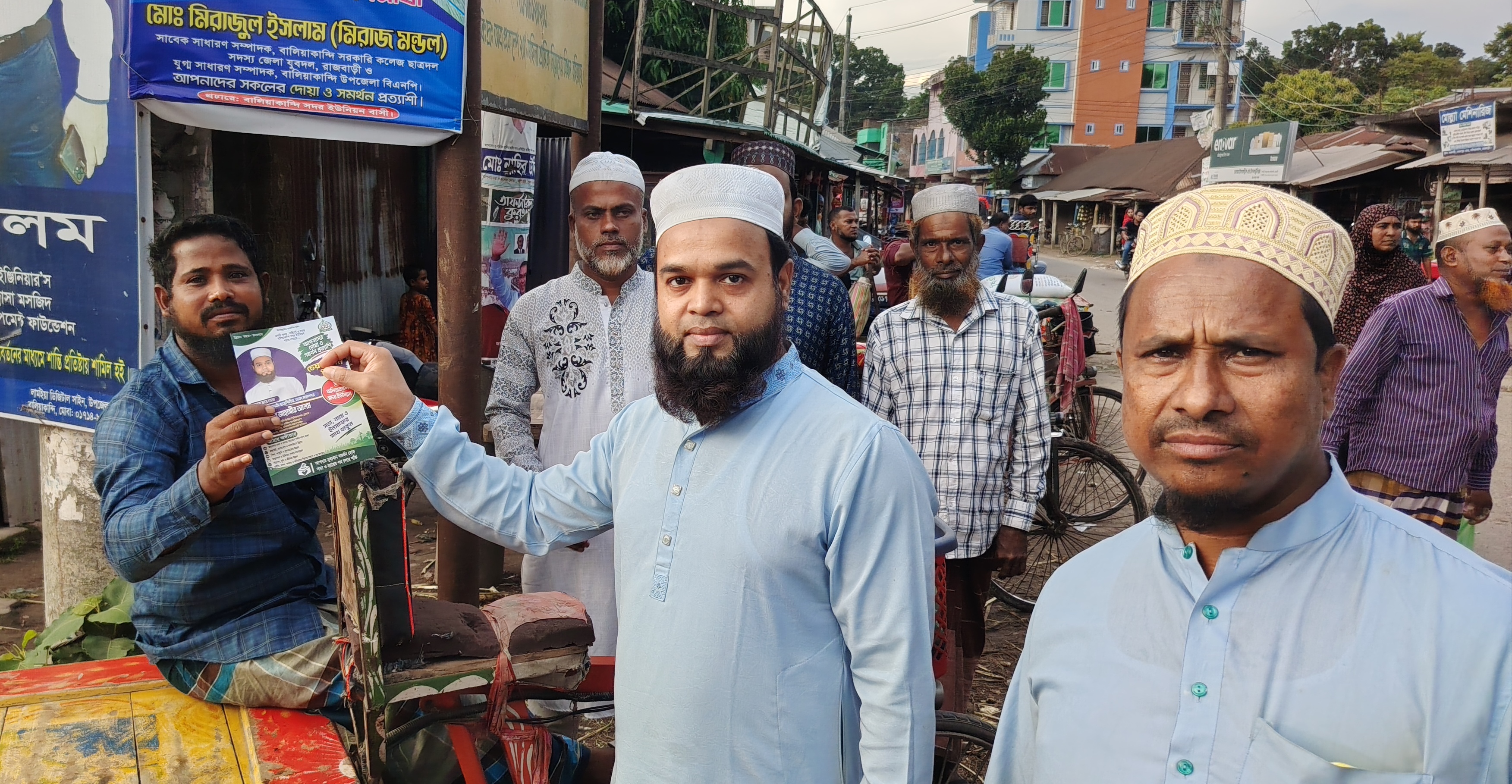 ইউপি চেয়ারম্যান প্রার্থী ইঞ্জিনিয়ার জাহাঙ্গীর আলমের গণসংযোগ ও লিফলেট বিতরণ