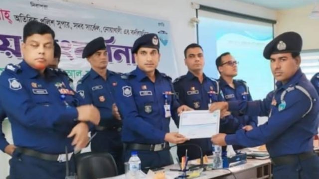 নোয়াখালী জেলায় অস্ত্র উদ্ধারে শ্রেষ্ঠ এসআই চাটখিল থানার রফিকুল