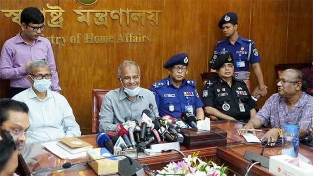 অপরাধের ঘটনায় আইনশৃঙ্খলা বাহিনী যথাসম্ভব দ্রুত ব্যবস্থা নিচ্ছে: স্বরাষ্ট্র উপদেষ্টা